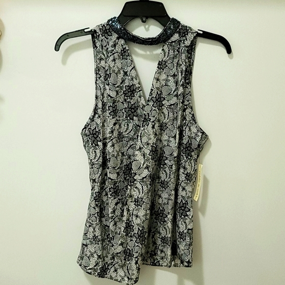 Top - Picture 1 of 2